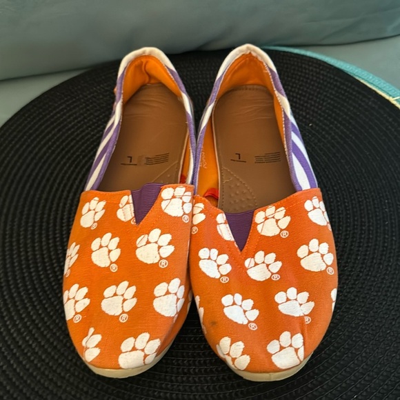 Clemson Tigers Logo Print Canvas Slip On Shoes - Picture 1 of 6